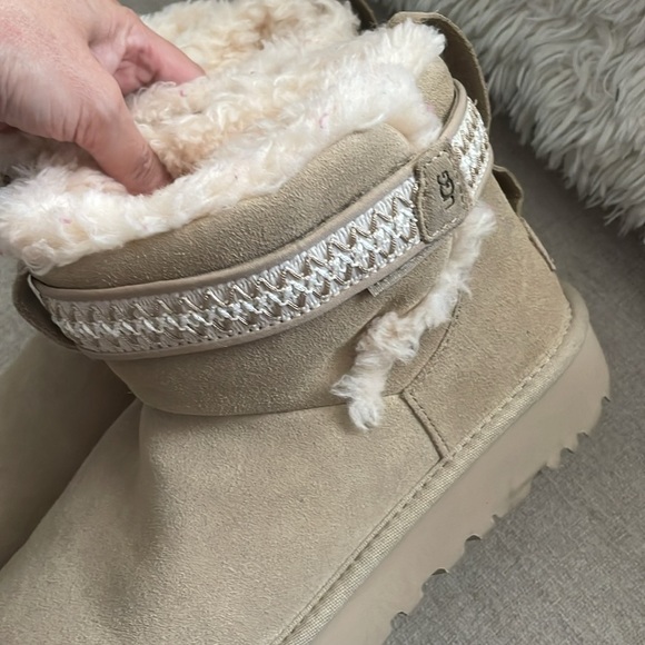 UGG Ultra Mini Classic Alpsey Boots - Picture 4 of 7